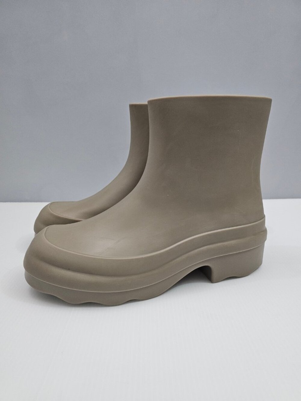Vince Nia Waterproof Rain Boots Womens 8 Beige Taupe Platform Ankle Boot